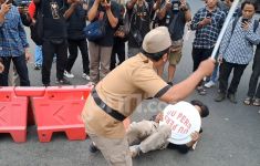 Wartawan Tempo Jadi Sasaran Represif Polisi Saat May Day di Semarang - JPNN.com