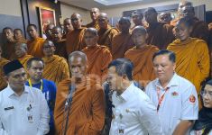 Bhikkhu Thudong Singgah di Kantor Gubernur Jateng, Luthfi Dukung Penuh - JPNN.com