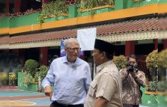 Lihat, Prabowo Ajak Bill Gates Tinjau MBG di SDN Jati 03 Pagi - JPNN.com