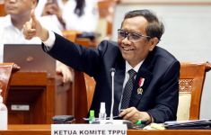 Benny Menyerang Balik, Mahfud MD Tertawa - JPNN.com