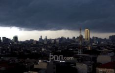 Jakarta Bakal Diguyur Hujan hingga Jumat Siang, Waspada Angin Kencang di Sore Hari - JPNN.com