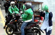 Terjadi Lagi, Bentrokan Ojol vs Opang di Bandung, Massa Diduga Bakar Pangkalan Ojek - JPNN.com