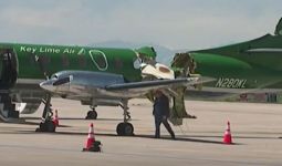 Pilot dan Penumpang Selamat dari Tabrakan yang Hampir Merobek Pesawat Jadi Dua - JPNN.com