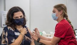  Apa yang Bisa Meyakinkan Seseorang yang Sebelumnya Khawatir Soal Vaksinasi Sekarang Mau Melakukannya? - JPNN.com
