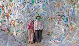 Museum dari Sampah Plastik di Gresik Ingatkan Masalah Lingkungan di Indonesia - JPNN.com
