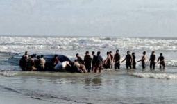 Sebuah Perahu Terbalik di Perairan Malaysia, 25 Penumpang Asal Indonesia Masih Hilang - JPNN.com