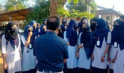 India Menutup Sejumlah Sekolah Setelah Unjuk Rasa Menentang Larangan Hijab - JPNN.com
