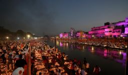 Foto Kemeriahan Perayaan Festival Diwali di India dengan Jutaan Cahaya - JPNN.com