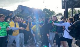 Dunia Hari Ini: Pendukung Tim Sepak Bola Australia Ricuh Saat Nonton Bareng Piala Dunia - JPNN.com