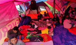 Bantuan demi Konten Sosmed sampai Baju Bolong di Tengah Bencana Gempa Cianjur - JPNN.com