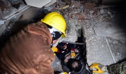 Turki Mencekam, Tim SAR Ogah Lanjutkan Pencarian Korban Gempa - JPNN.com