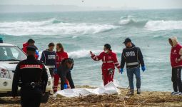 Dunia Hari Ini: Perahu Migran Menabrak Karang di Italia, Puluhan Tewas - JPNN.com