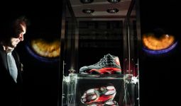 Sepatu Michael Jordan di Final NBA Tahun 1998 Terjual Rp 33 Miliar - JPNN.com