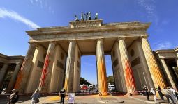 Dunia Hari Ini: Gerbang Bersejarah di Jerman Disemprot Cat Oranye - JPNN.com