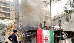 Iran Membela Diri, Lalu Serang Pangkalan Militer Israel - JPNN.com