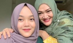Anak Lina Jubaedah dan Teddy Dikabarkan Hidup Sengsara, Putri Delina Bilang Begini - JPNN.com