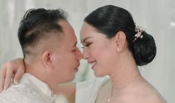 Usia Pernikahan dengan Kalina Ocktaranny Tepat Setahun, Vicky Prasetyo Ucapkan Kata Perpisahan - JPNN.com