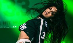 Camila Cabello Tak Malu Lagi Ciuman Mesra di Pinggir Pantai - JPNN.com