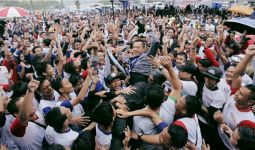 Strategi di Balik Aksi Stage Dive Mas Agus - JPNN.com