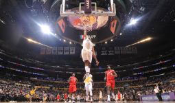 Natal Spesial! Lakers Patahkan Rekor Buruk Derby LA - JPNN.com