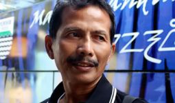Manajemen Persib Bandung Resmi Tolak Pengunduran Diri Djanur - JPNN.com