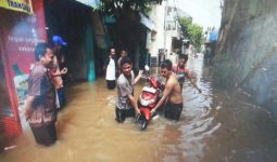Jaksel dan Jaktim Kebanjiran, Ahok Salahkan Pembangunan - JPNN.com