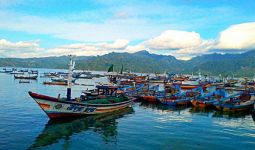 Nelayan Memilih ‘Parkir’ Perahu, Nih Alasannya - JPNN.com