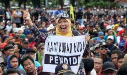 Puluhan Guru di Aceh Demo Tuntut Perpanjangan Kontrak - JPNN.com