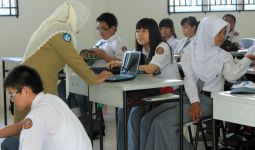 Nasib Guru Honorer SMA/SMK di Tangan Gubernur - JPNN.com