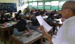 Nasib Para Guru SMA Non PNS Belum Jelas - JPNN.com