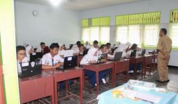Ratusan Guru SMP di Solo Dimutasi, Siswa Telantar - JPNN.com