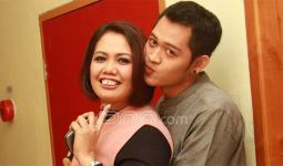 Haha, Netizen Lebih Kenal Eks Suami Elly Sugigi Ketimbang Rezky Aditya - JPNN.com