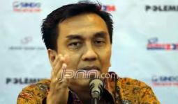 Penilaian Effendi PDIP soal Airlangga Vs Bamsoet di Bursa Calon Ketum Golkar - JPNN.com