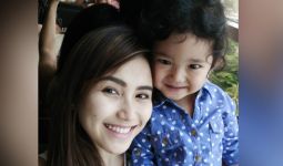 Anak Ayu Ting Ting Sadar Nggak Punya Papa - JPNN.com