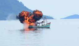 Jika Tak Dipindah, Tiga Kapal Ini Bakal Ditenggelamkan - JPNN.com