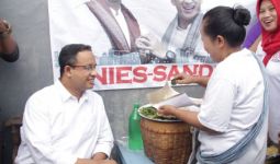 Pedagang Pecel Legendaris Doakan Anies Jadi Gubernur - JPNN.com