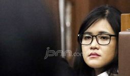 Jessica Hanya Merenung, Sedih - JPNN.com