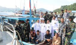 TNI AL Tangkap Dua Kapal Ikan Di Pesisir Selatan - JPNN.com