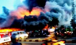 Damkar Kesulitan Padamkan Api di Pasar Senen - JPNN.com