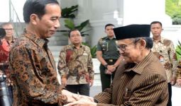 Habibie dan Try Sutrisno Kunjungi Jokowi di Istana - JPNN.com