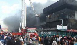 Api di Pasar Senen Belum Padam - JPNN.com