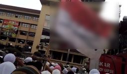 Pengibar Bendera Berkaligrafi Berpotensi Jadi Tersangka - JPNN.com