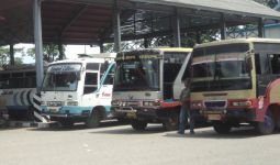 Angkutan Gelap Beroperasi, Sopir Bus Mogok Kerja - JPNN.com