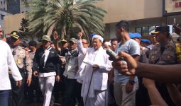 Komentar Habib Rizieq Usai Diperiksa Lima Jam - JPNN.com