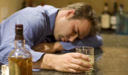 6 Tips Mengatasi Hangover - JPNN.com