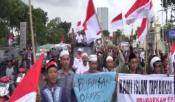 Ratusan Orang Demo Tolak Rizieq ke Surabaya - JPNN.com