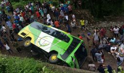 Bus Rombongan Dispenda Cirebon Jatuh ke Jurang, 2 Tewas - JPNN.com