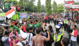 Ribuan Massa Akang Tolak FPI dan HTI di Ngawi - JPNN.com