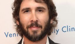 Josh Groban Nyanyikan Lagu Evermore - JPNN.com