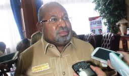 Gubernur Papua Ngamuk, Ancam Bakar Toko Penjual Miras - JPNN.com